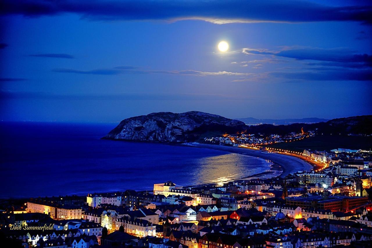 Superb Cintra Beachside Apartments Llandudno Exterior foto